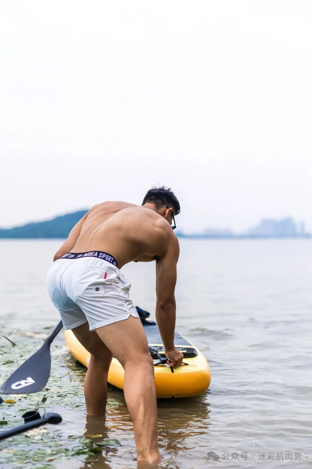 操场脱西裤的宝藏男穿的太紧太垒，强大实力挡不住！（体操男生尴尬）